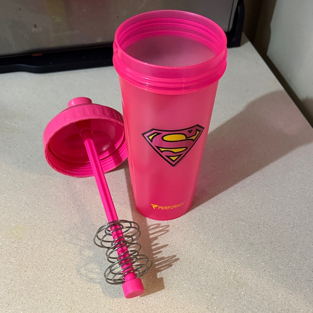 Supergirl Performa Perfect Shaker Sports Bottle - Picture 3 of 9